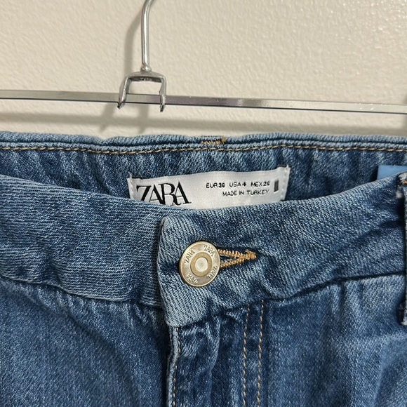 Zara Medium Wash High Rise Wide Leg Pleated Jeans Womens 4 - Picture 3 of 6